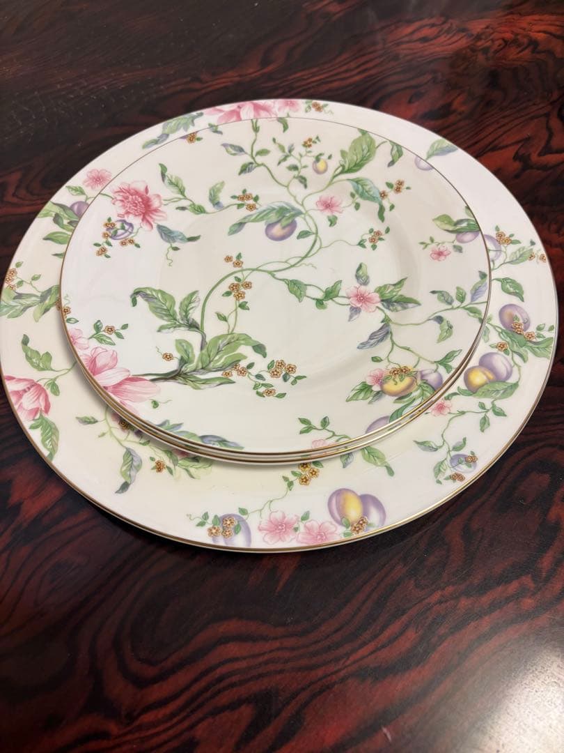 【新品未使用】 スィートプラム　プレート&カップ＆ソーサーセット