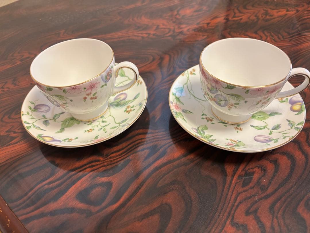 【新品未使用】 スィートプラム　プレート&カップ＆ソーサーセット