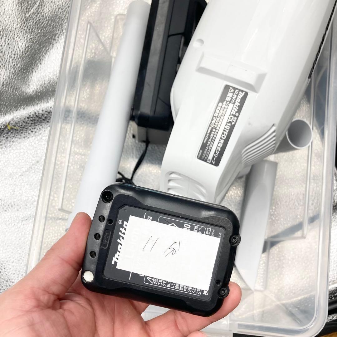 makita 充電式クリーナー CL107FD 10.8V バッテリー付
