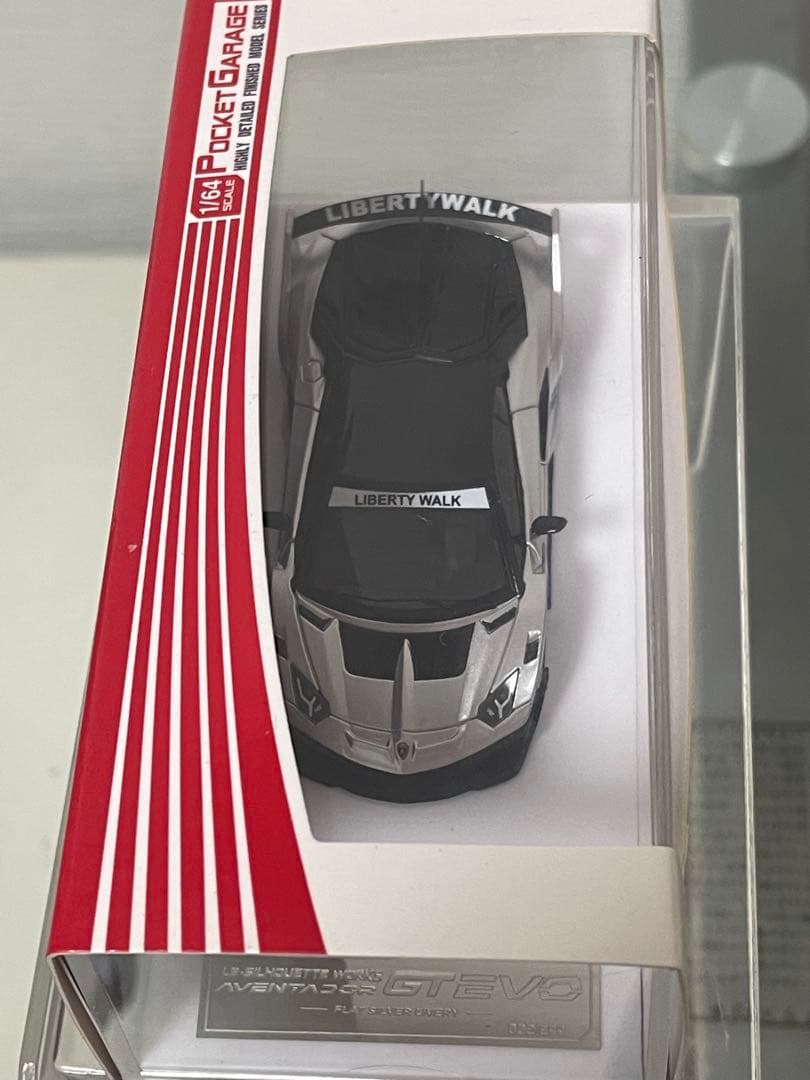 LBWK ランボルギーニ　アヴェンタドール 1/64