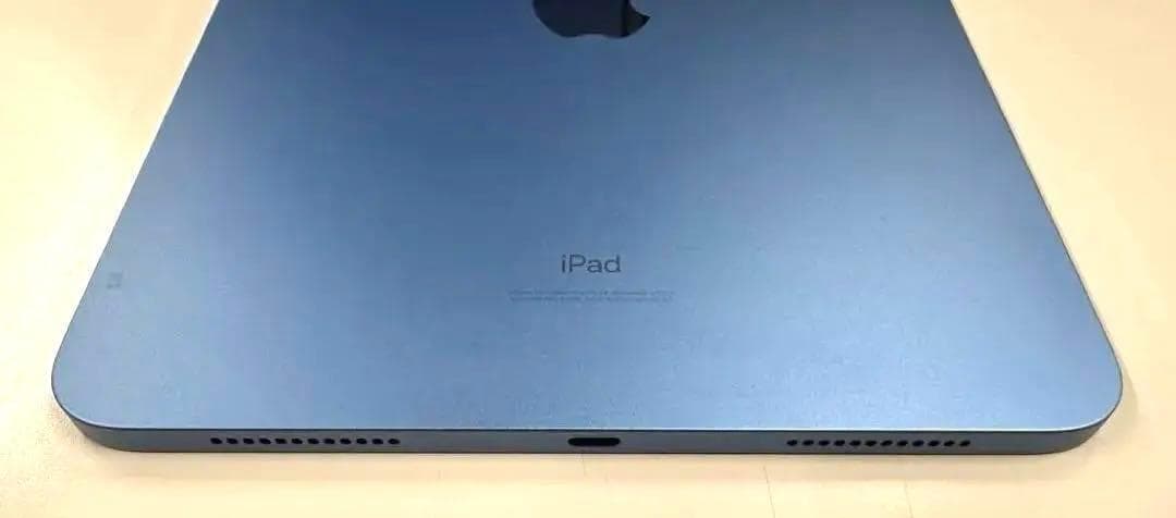 06　iPad 第10世代 (2022) Wi-Fi　64GB　ブルー　ケース付