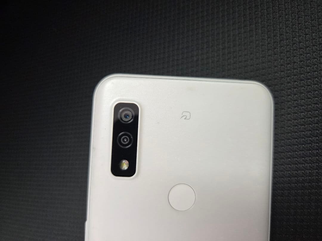 arrows ホワイト スマートフォン 本体