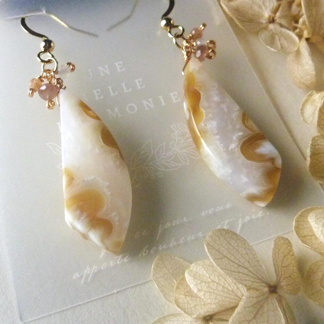 14kgf天然石ホワイトプルームアゲートドゥルージーとマルチムーンストーンピアス