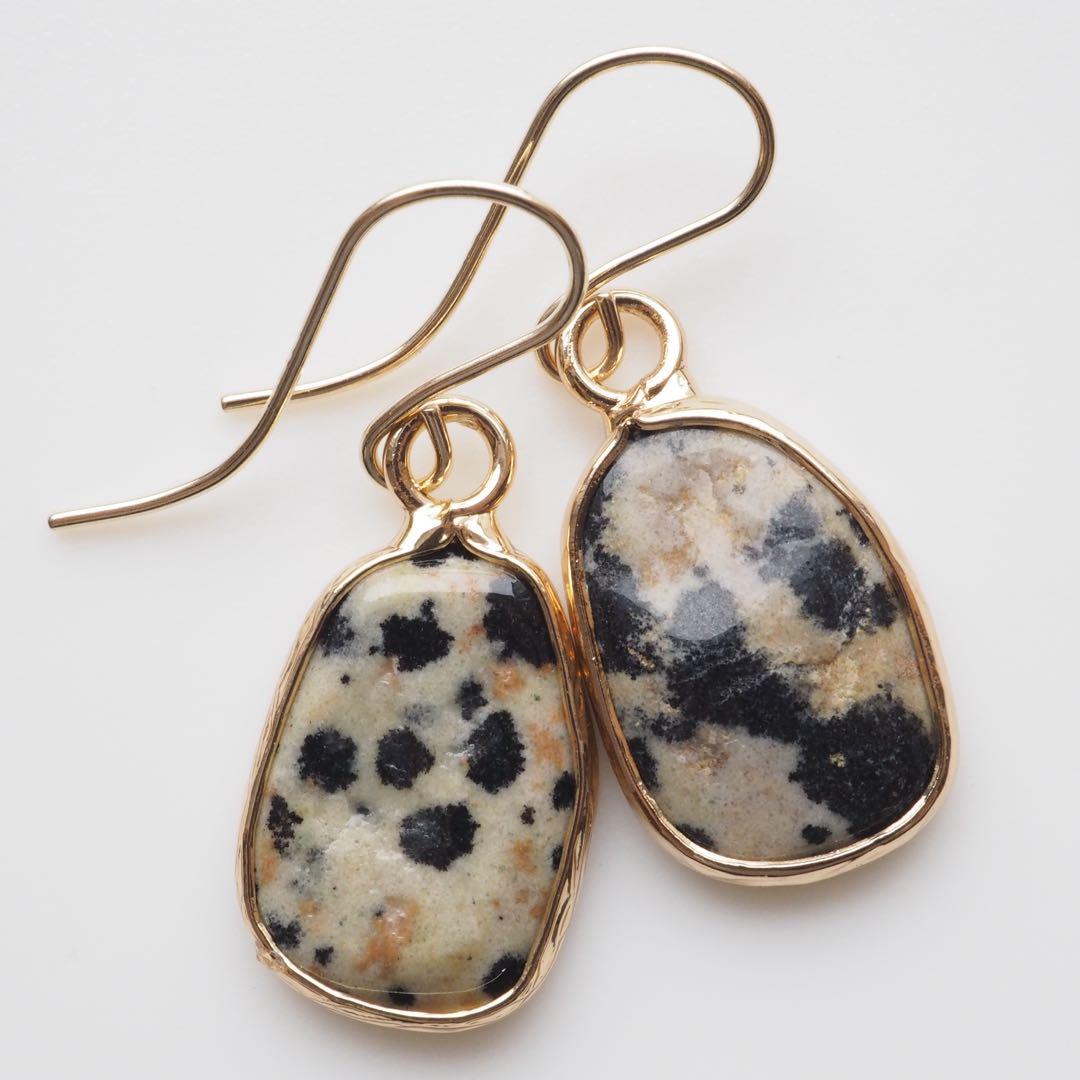 《1点限定/現品です》天然ダルメシアンジャスパーラフカット原石ピアス/イヤリング