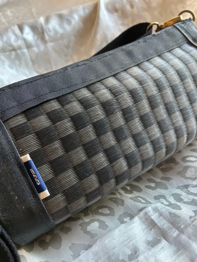 Ｌ【畳】畳表　円柱型　市松　ブラック　ショルダーバッグ