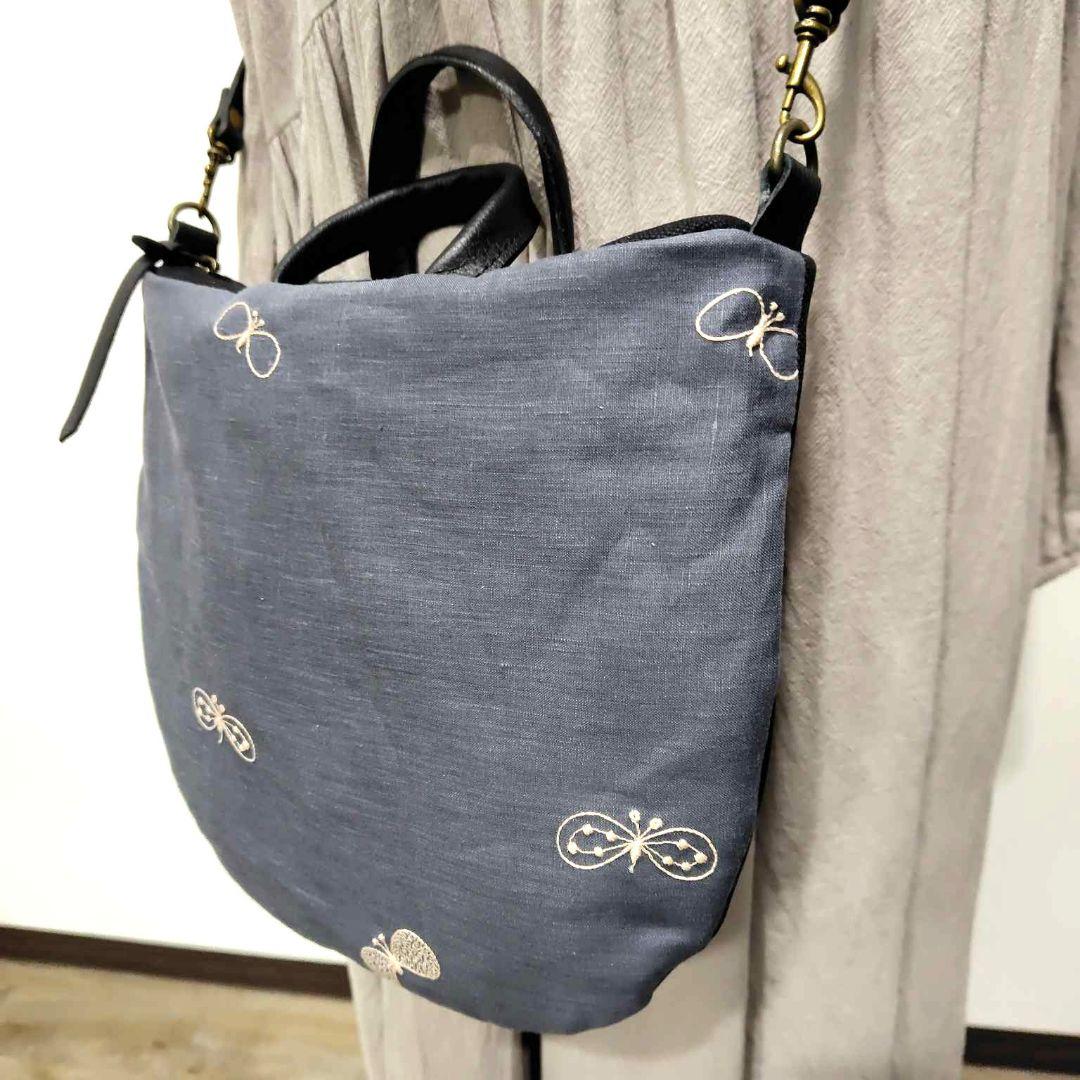 ミナペルホネン/cyoucyoちょうちょ/ロングミニラウンドショルダー本革黒