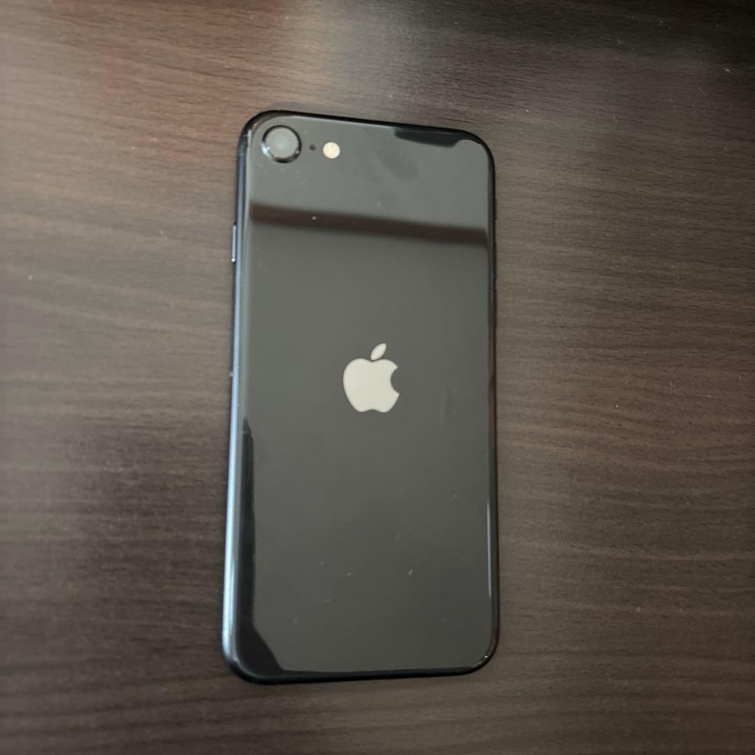 Apple iPhonese ブラック 本体　【ほぼ新品充電コード付き】