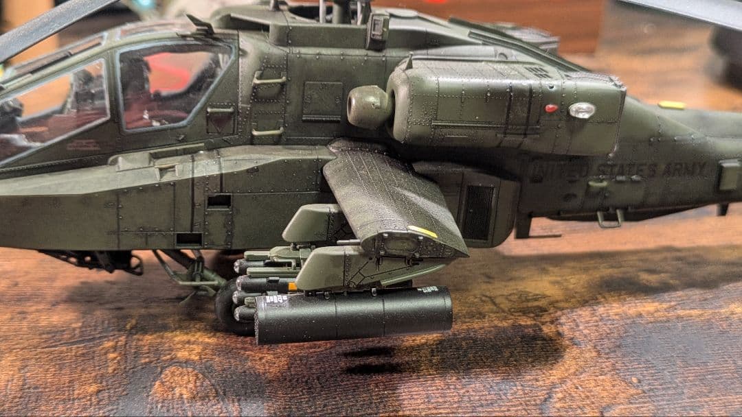 プラモデル完成機　1/48　AH-64Dアパッチ・ロングボウ