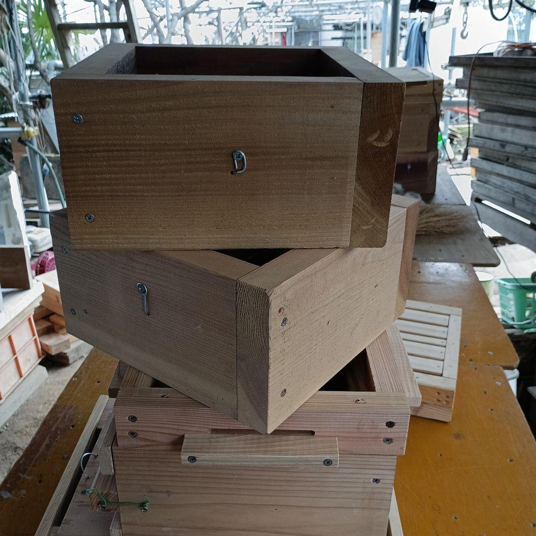 日本蜜蜂の巣箱　02