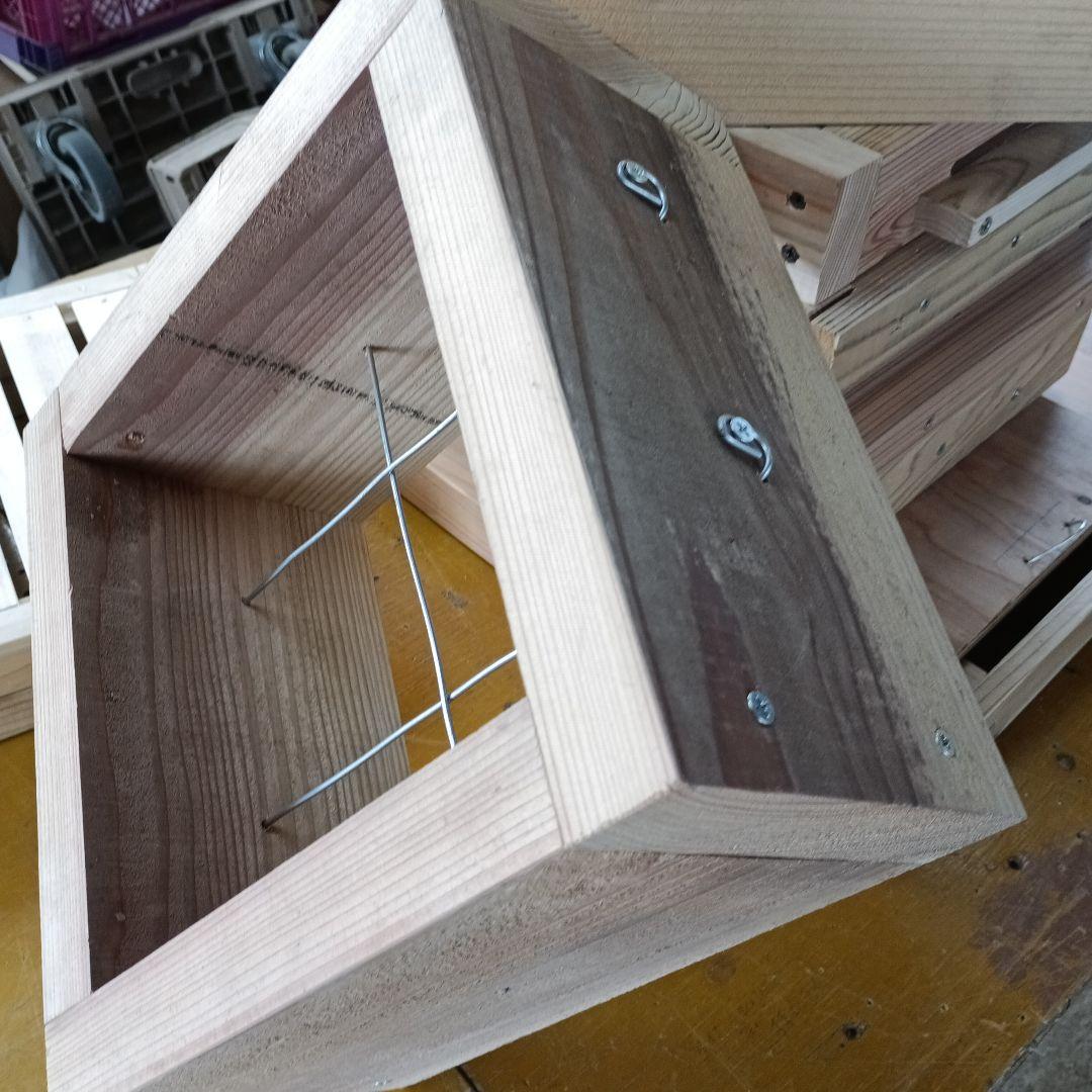 日本蜜蜂の巣箱　02