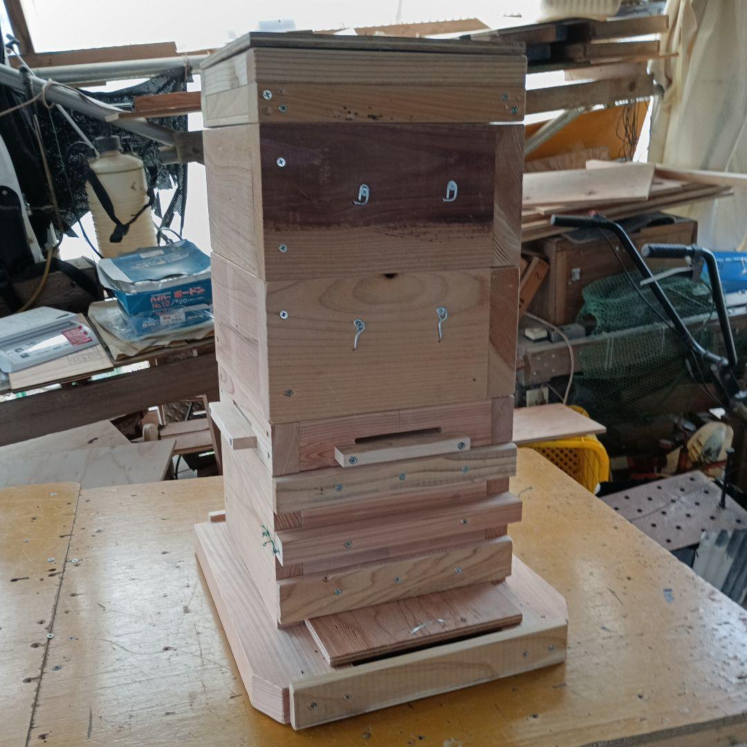 日本蜜蜂の巣箱　02