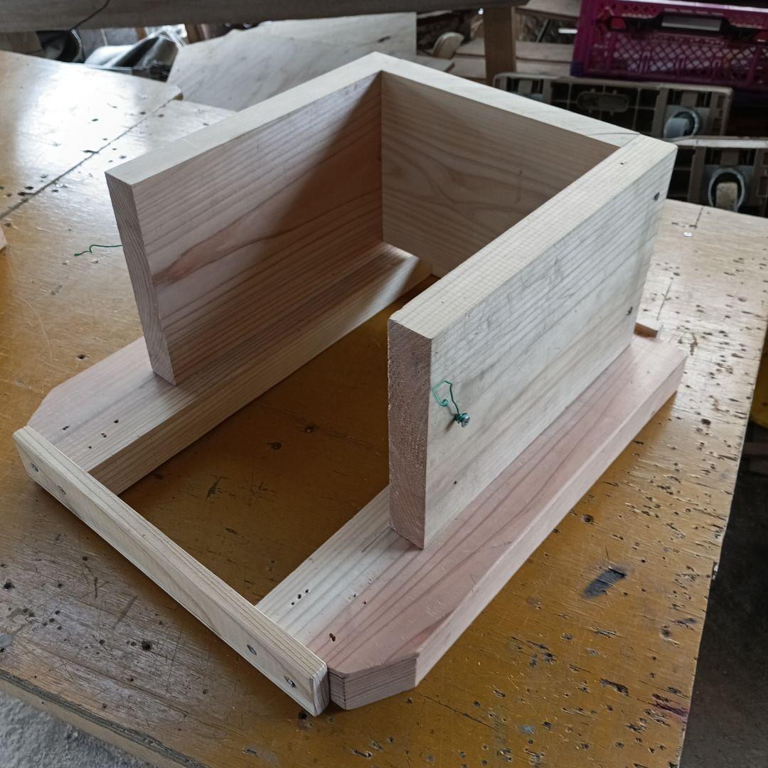 日本蜜蜂の巣箱　02