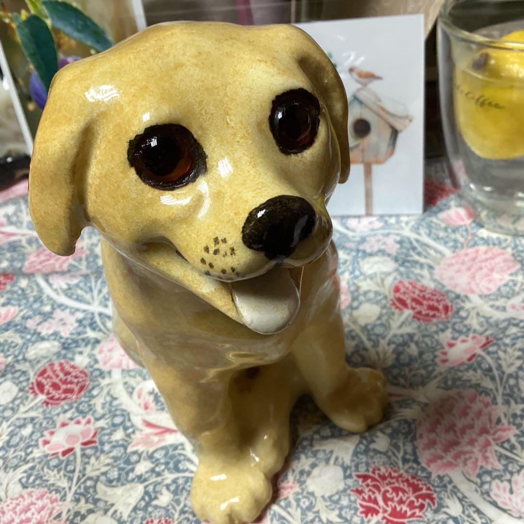 陶器製犬の置物 クリーム色ウィンスタンレイ女史のゴールデンレトリバー、サイズ2