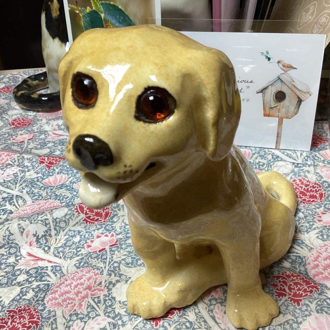 陶器製犬の置物 クリーム色ウィンスタンレイ女史のゴールデンレトリバー、サイズ2