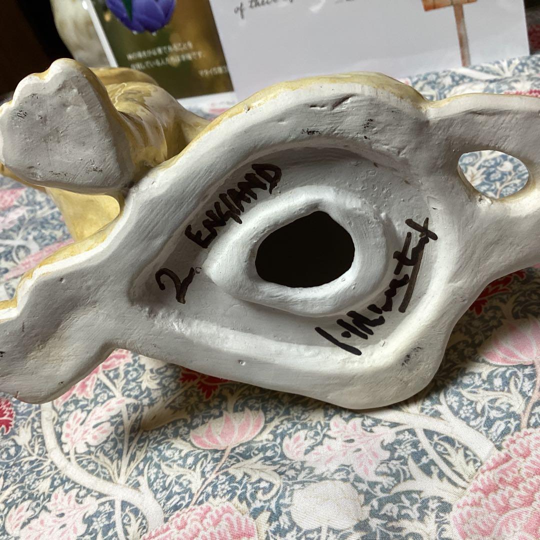 陶器製犬の置物 クリーム色ウィンスタンレイ女史のゴールデンレトリバー、サイズ2