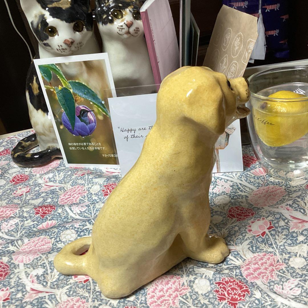 陶器製犬の置物 クリーム色ウィンスタンレイ女史のゴールデンレトリバー、サイズ2
