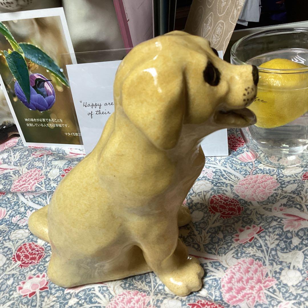 陶器製犬の置物 クリーム色ウィンスタンレイ女史のゴールデンレトリバー、サイズ2