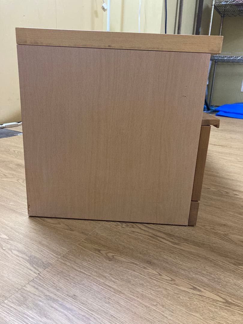 シンプルなライトブラウンテレビ台