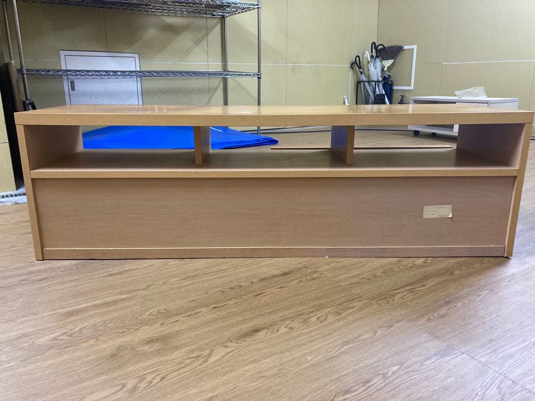 シンプルなライトブラウンテレビ台