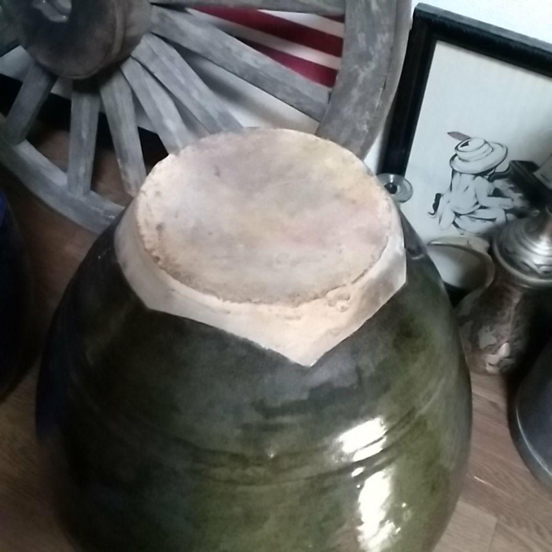 蔵出し大きな壺　高さが48センチ、