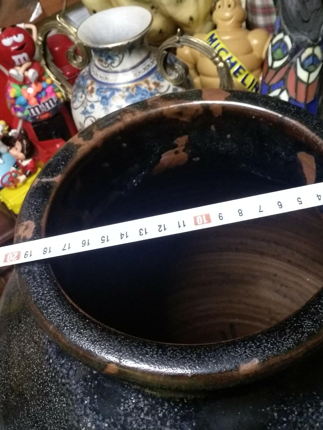 蔵出し大きな壺　高さが48センチ、