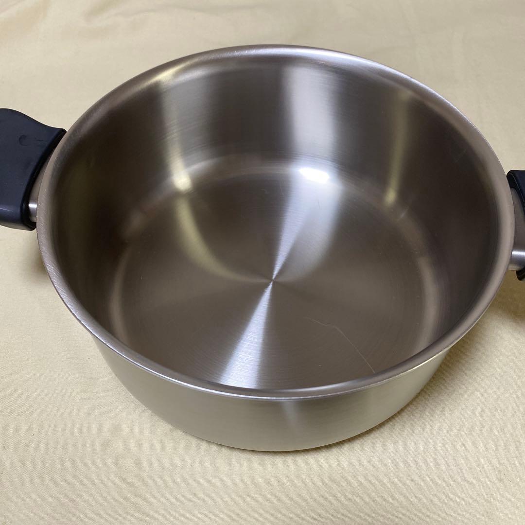 カピバラ　新品未使用柳宗理・アルミ3層鋼　両手鍋　 浅型22cm IH対応