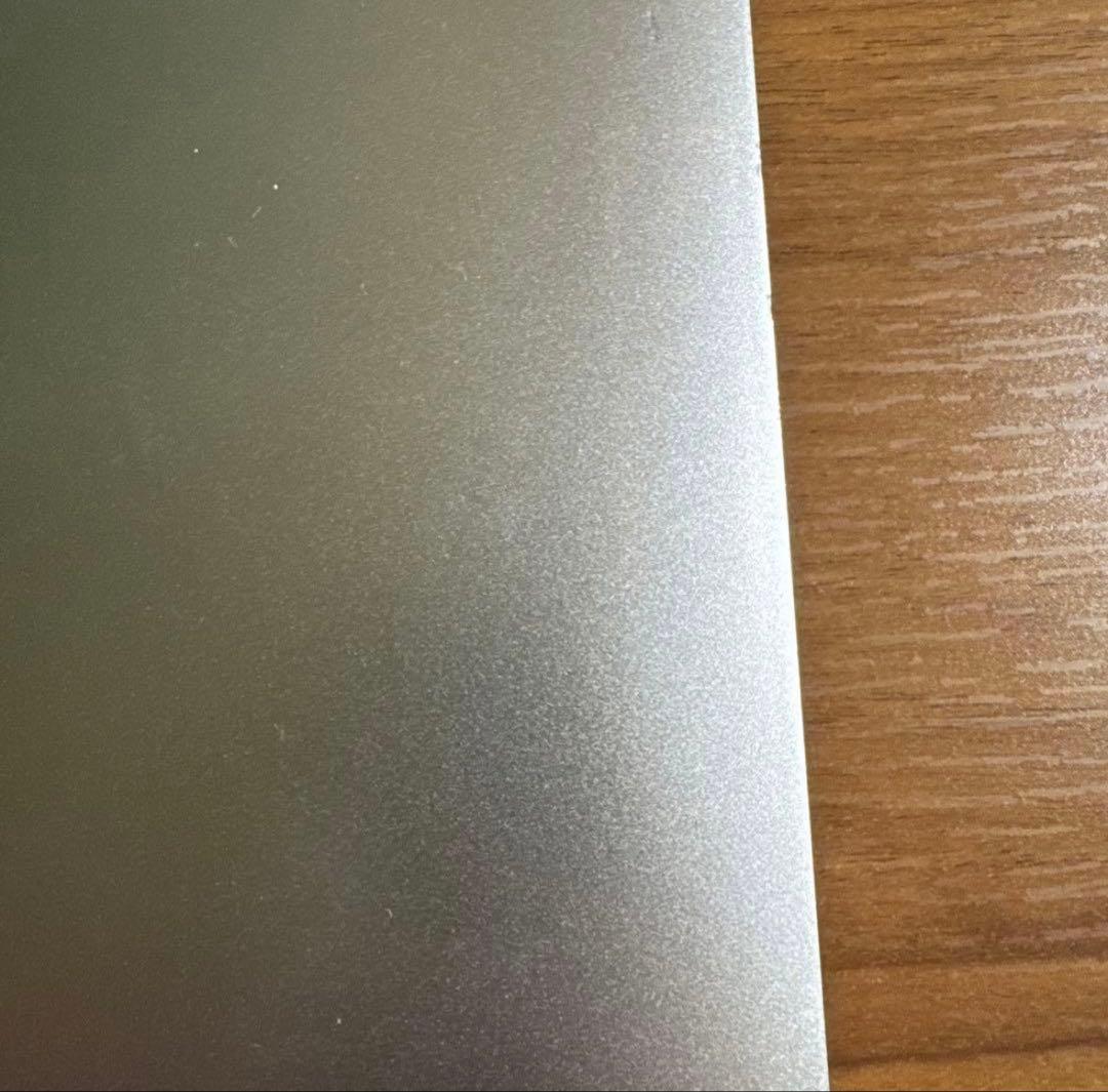 Apple MacBook シルバー 小さな傷あり
