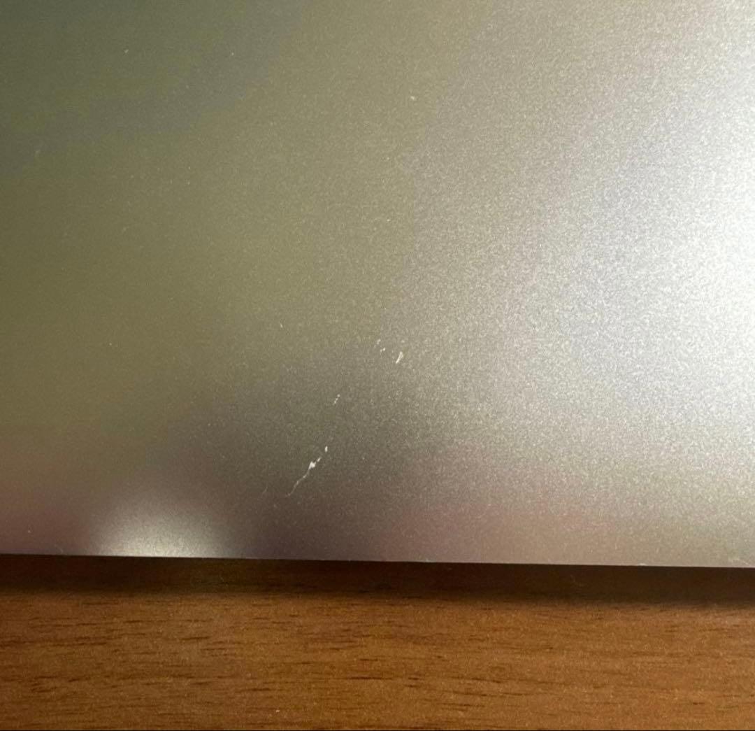 Apple MacBook シルバー 小さな傷あり