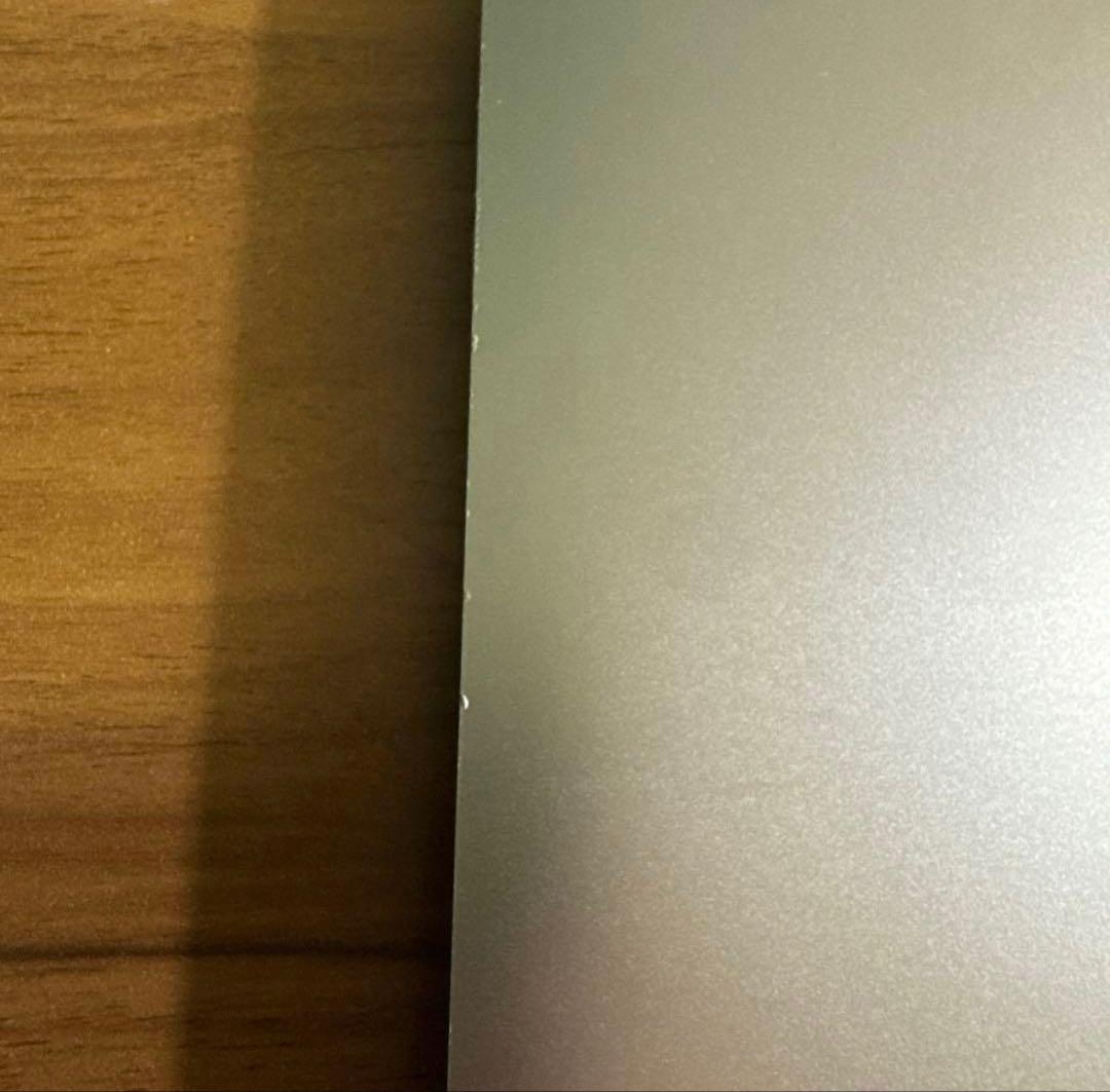 Apple MacBook シルバー 小さな傷あり