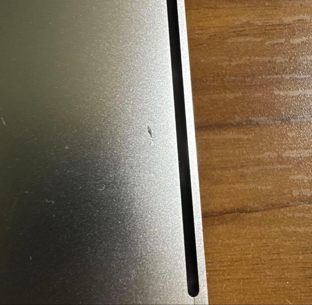 Apple MacBook シルバー 小さな傷あり