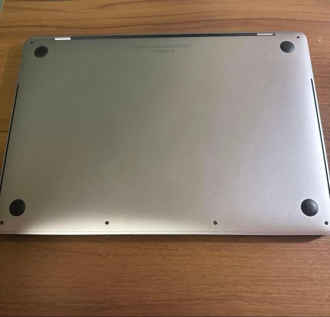 Apple MacBook シルバー 小さな傷あり