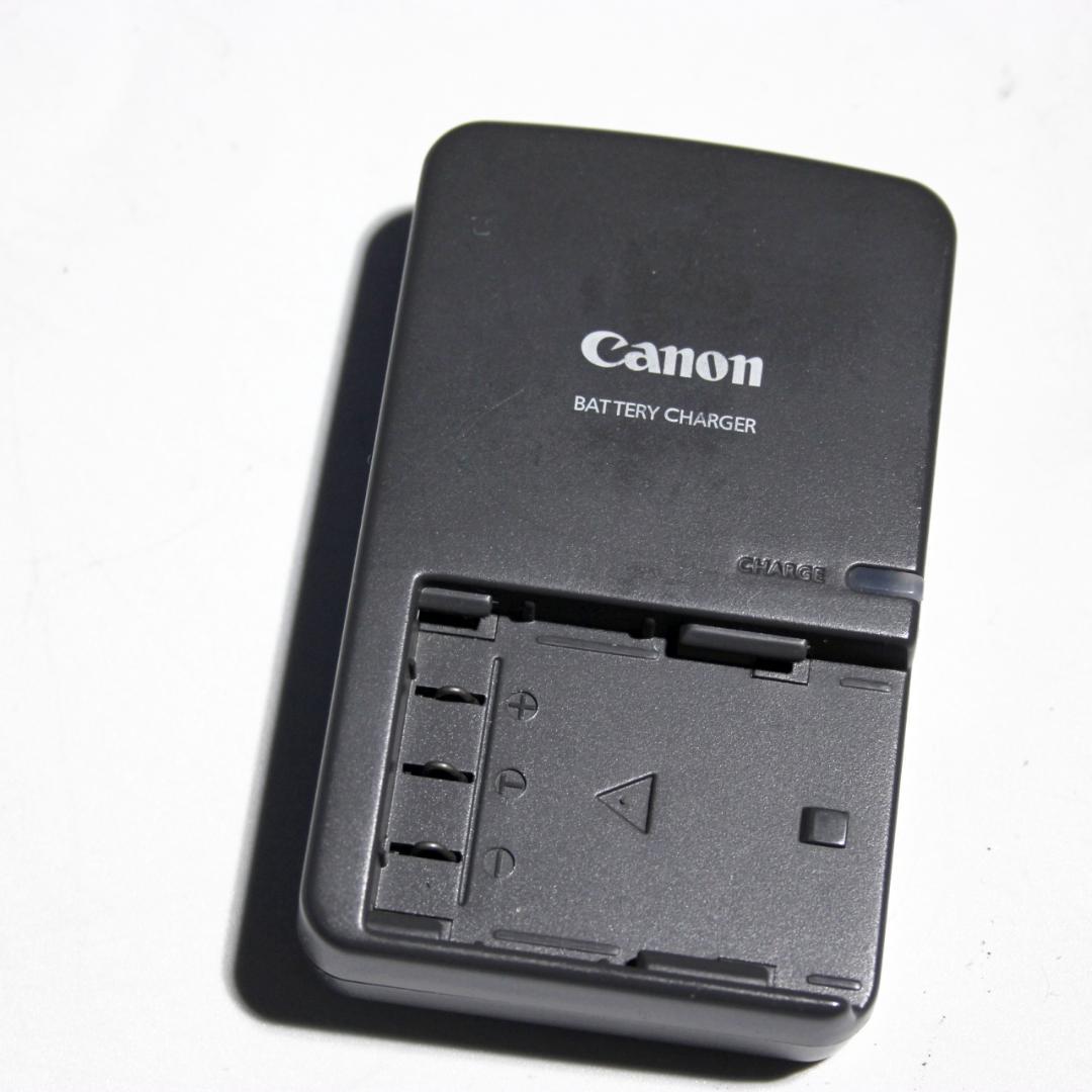 デジタルカメラ Canon EOS Kiss degital X & EF-S 18-55mm