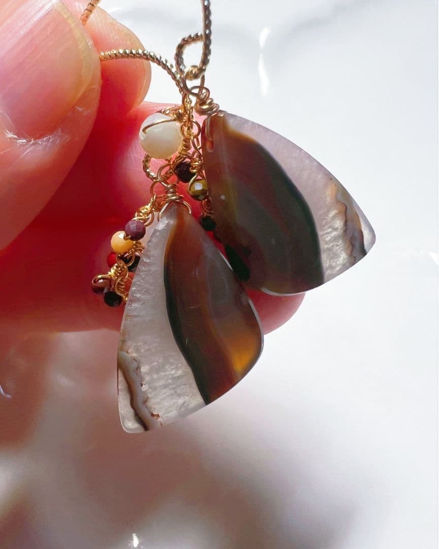 ティモールアゲート　ピアス　マザーオブパール　モッカイト