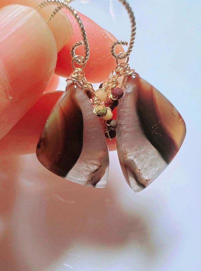 ティモールアゲート　ピアス　マザーオブパール　モッカイト