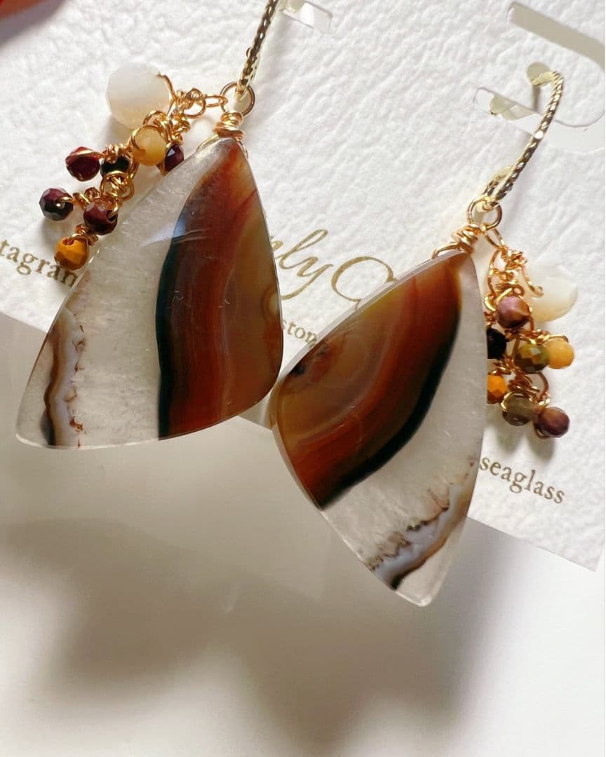 ティモールアゲート　ピアス　マザーオブパール　モッカイト