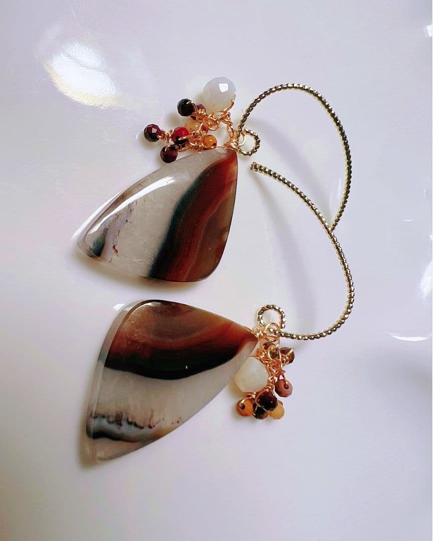 ティモールアゲート　ピアス　マザーオブパール　モッカイト