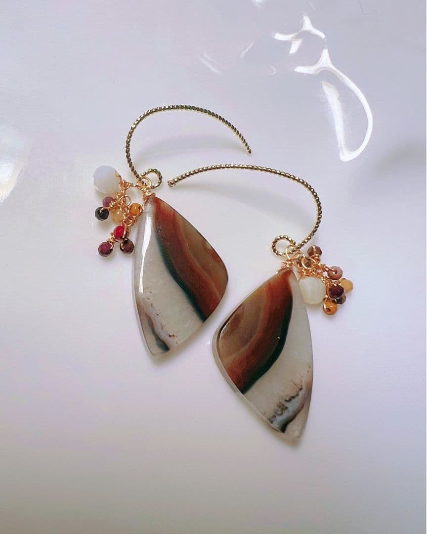 ティモールアゲート　ピアス　マザーオブパール　モッカイト