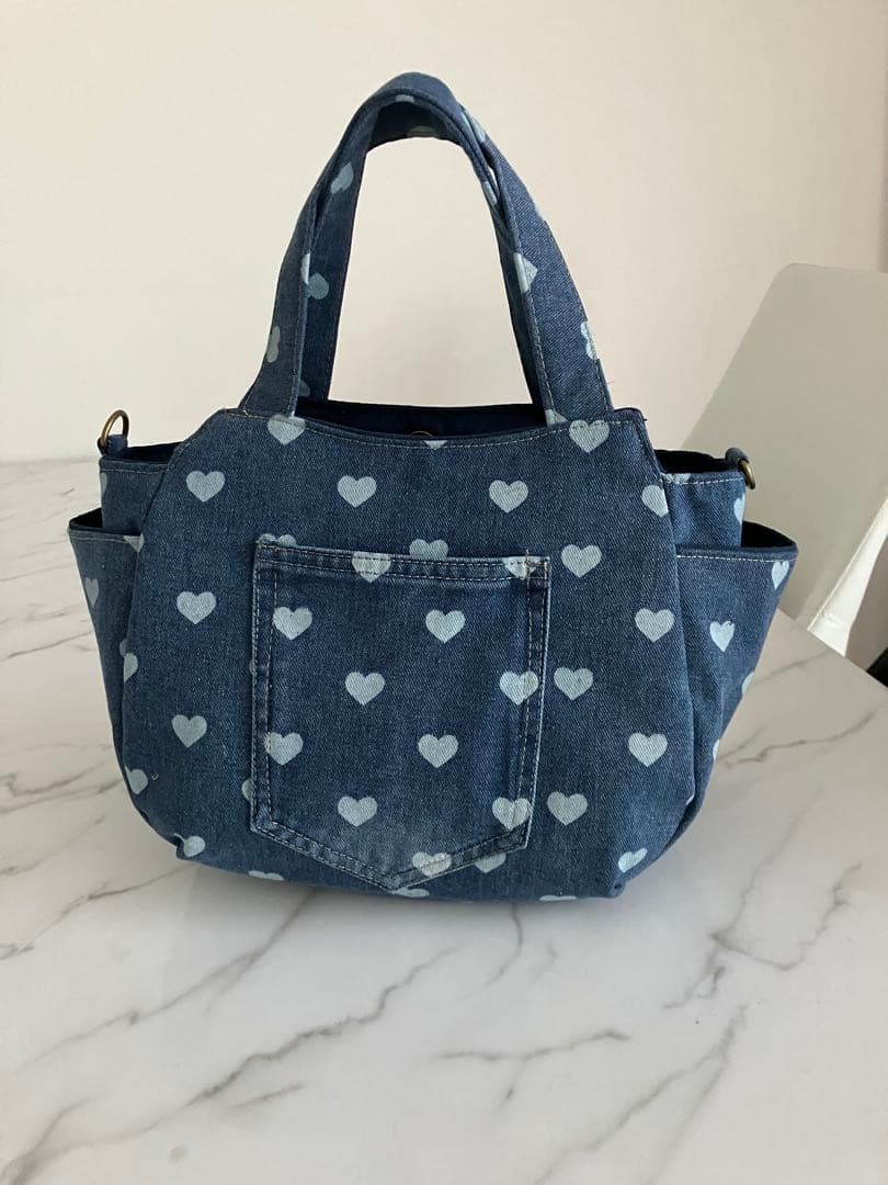 1024 みかりん♡プロフ必読♡お値下げ中　ハート柄デニムリメイクバック