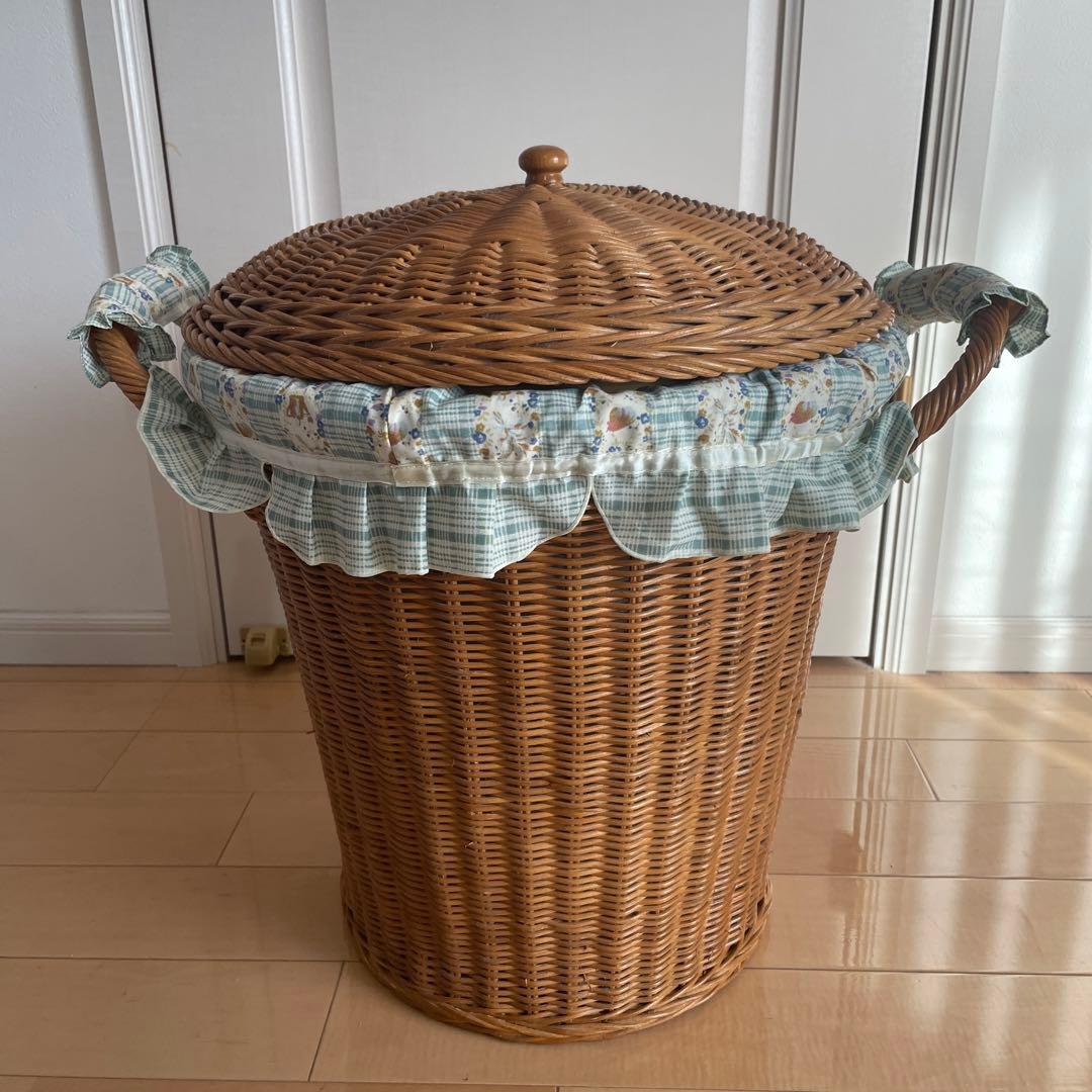 ランドリーバスケット　籐バスケット蓋付き