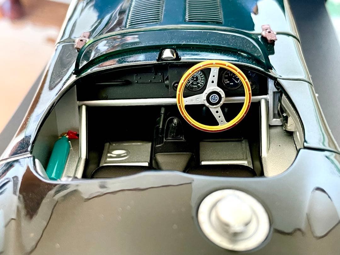 価格変更 1/18 オートアート ジャガーCタイプブリティッシュグリーン未展示品