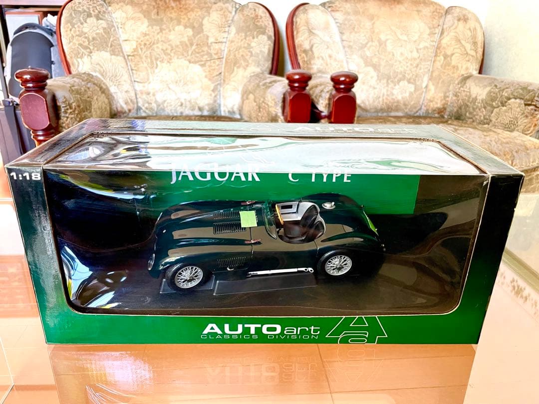 価格変更 1/18 オートアート ジャガーCタイプブリティッシュグリーン未展示品