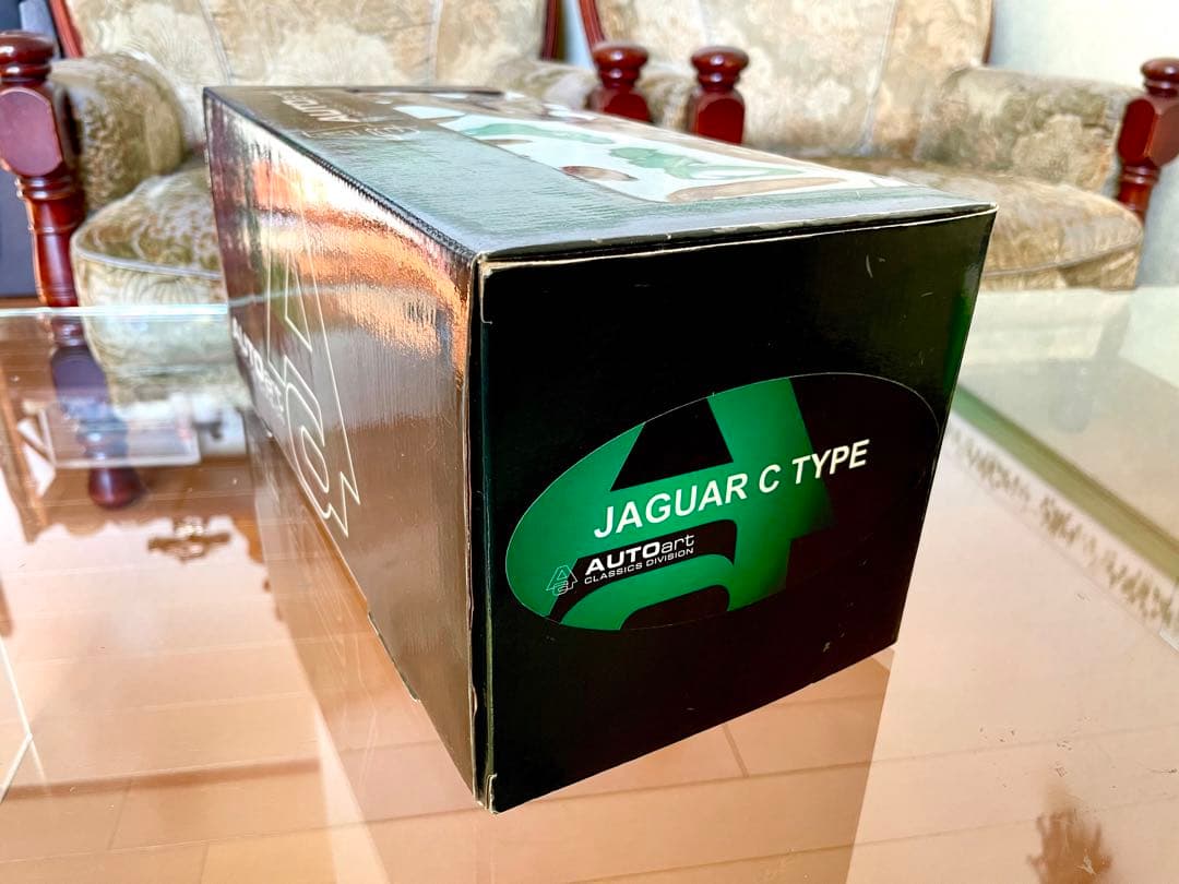 価格変更 1/18 オートアート ジャガーCタイプブリティッシュグリーン未展示品