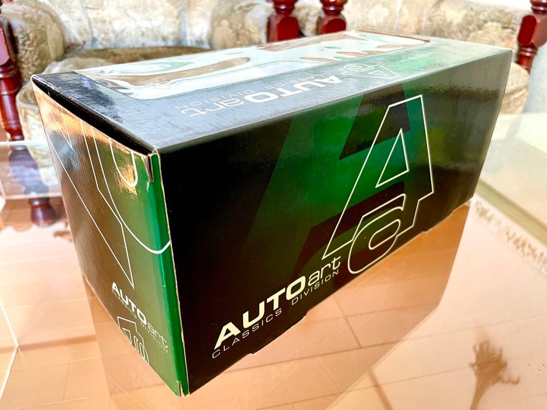 価格変更 1/18 オートアート ジャガーCタイプブリティッシュグリーン未展示品