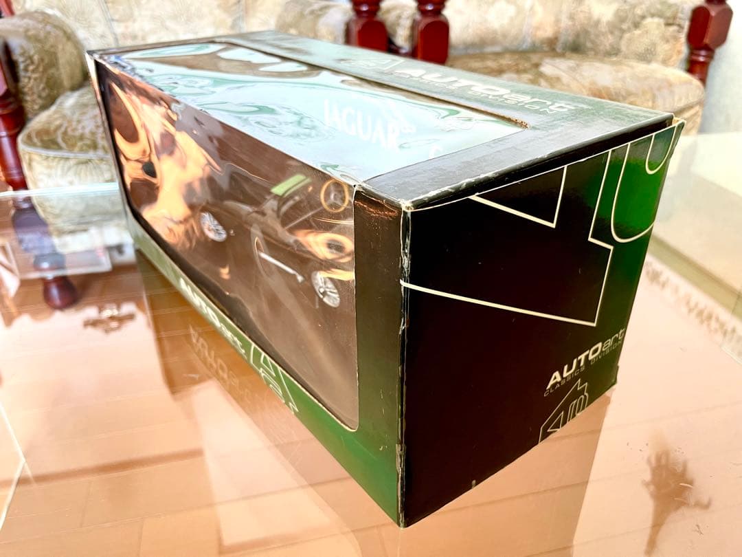 価格変更 1/18 オートアート ジャガーCタイプブリティッシュグリーン未展示品