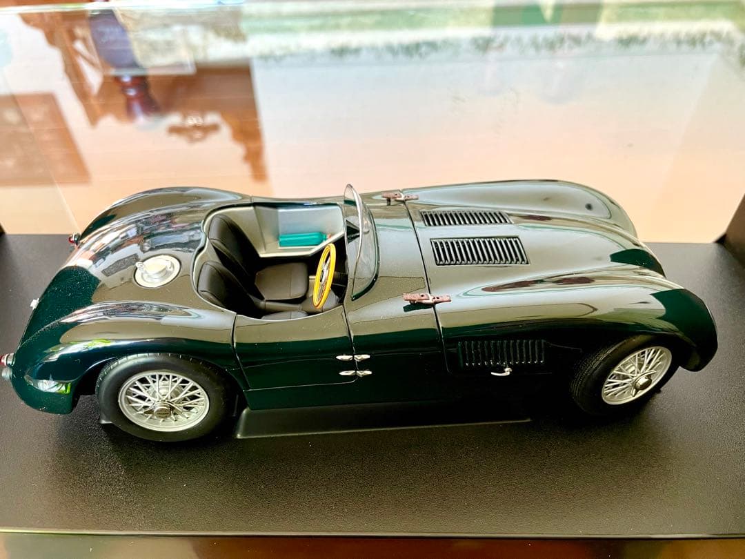 価格変更 1/18 オートアート ジャガーCタイプブリティッシュグリーン未展示品