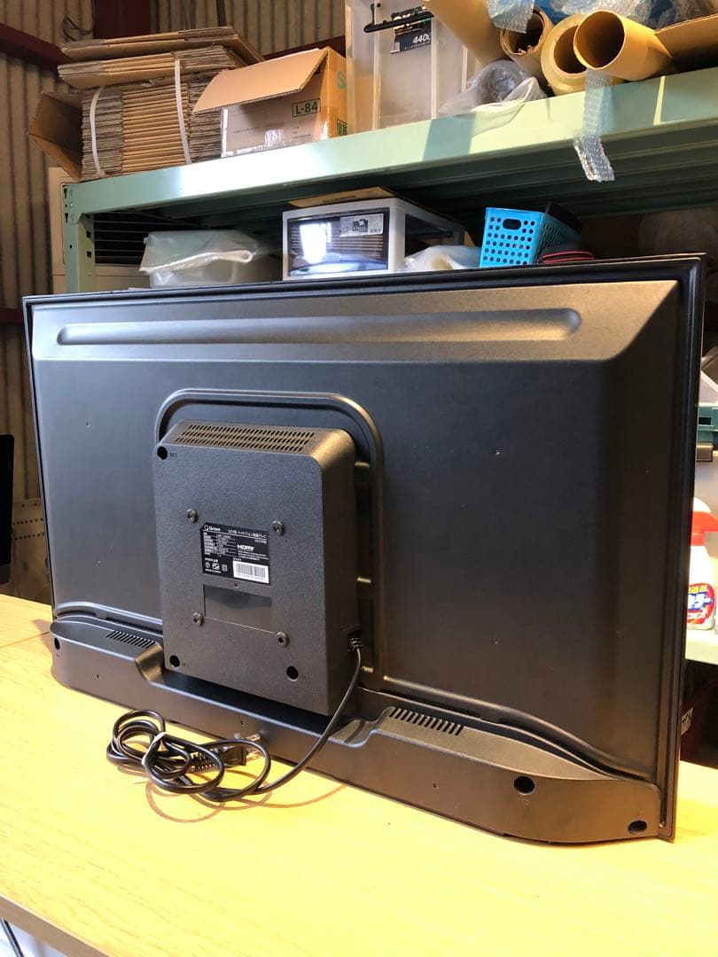 Qriom 32インチ 32V液晶テレビ 本体 2023年製　QRT-32W2K