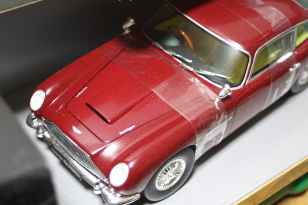 ミニカー 1/18 オートアート　アストマーチン　未使用箱難