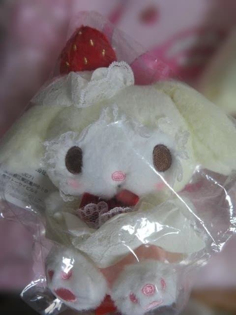 サンリオ　マイメロディ マスコットホルダー（スウィートケーキコレクション）2個