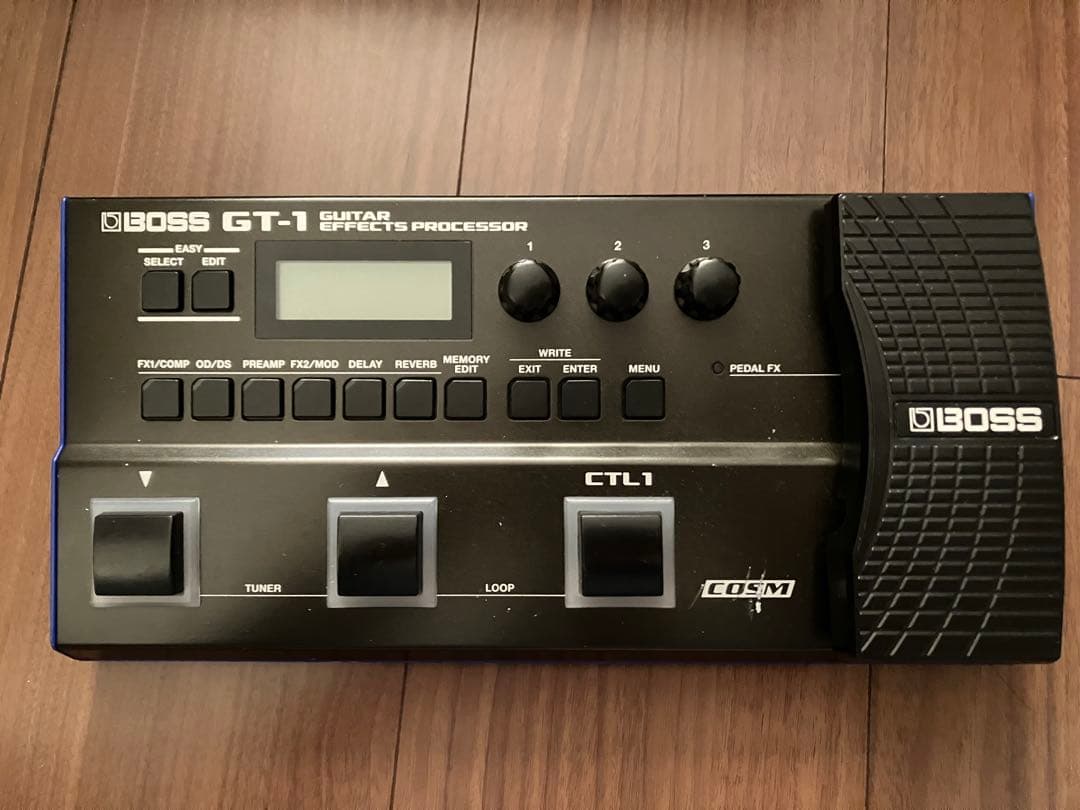 BOSS GT-1 (別売の純正ACアダプター付き)
