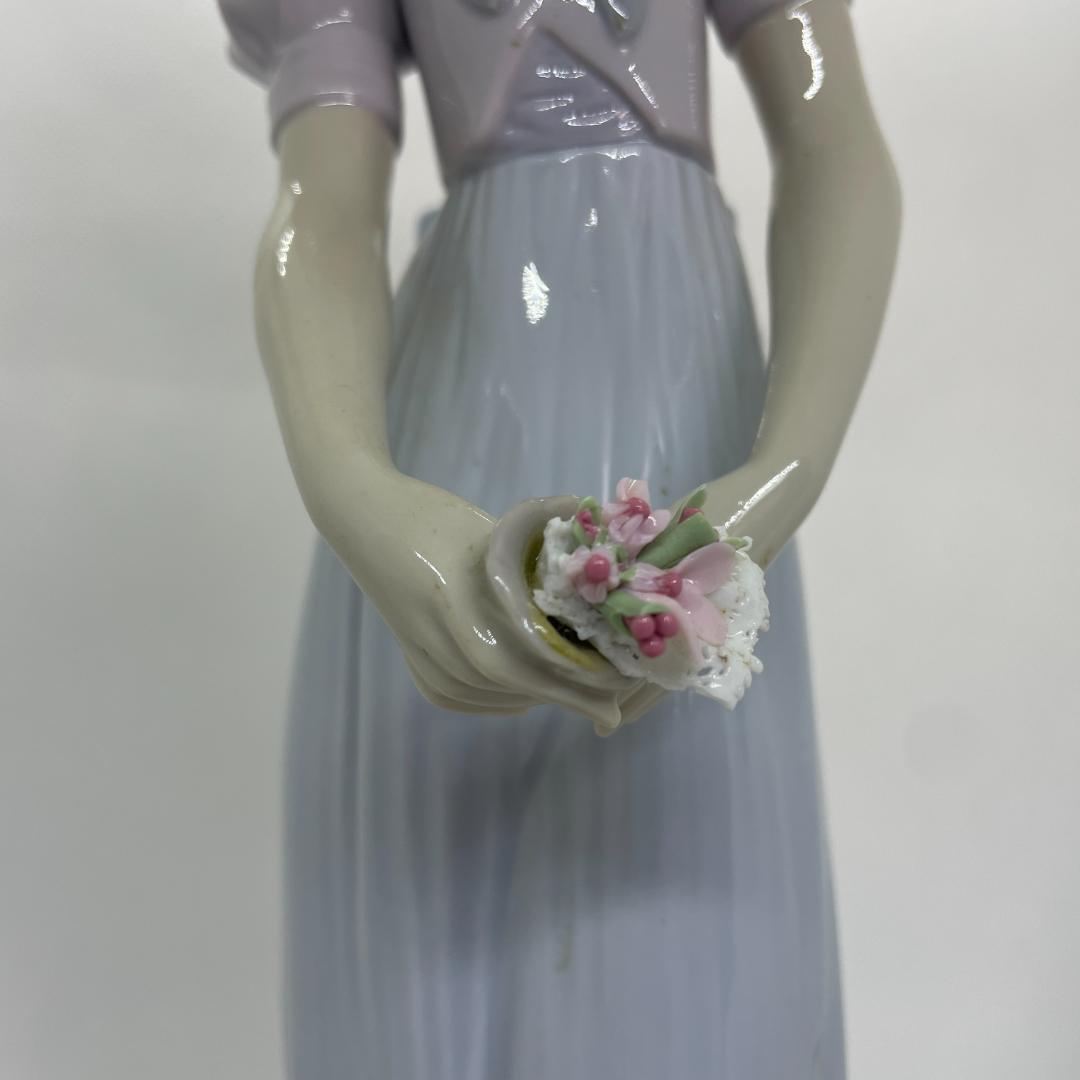 LLADRO リヤドロ No.6782「気品に満ちて」